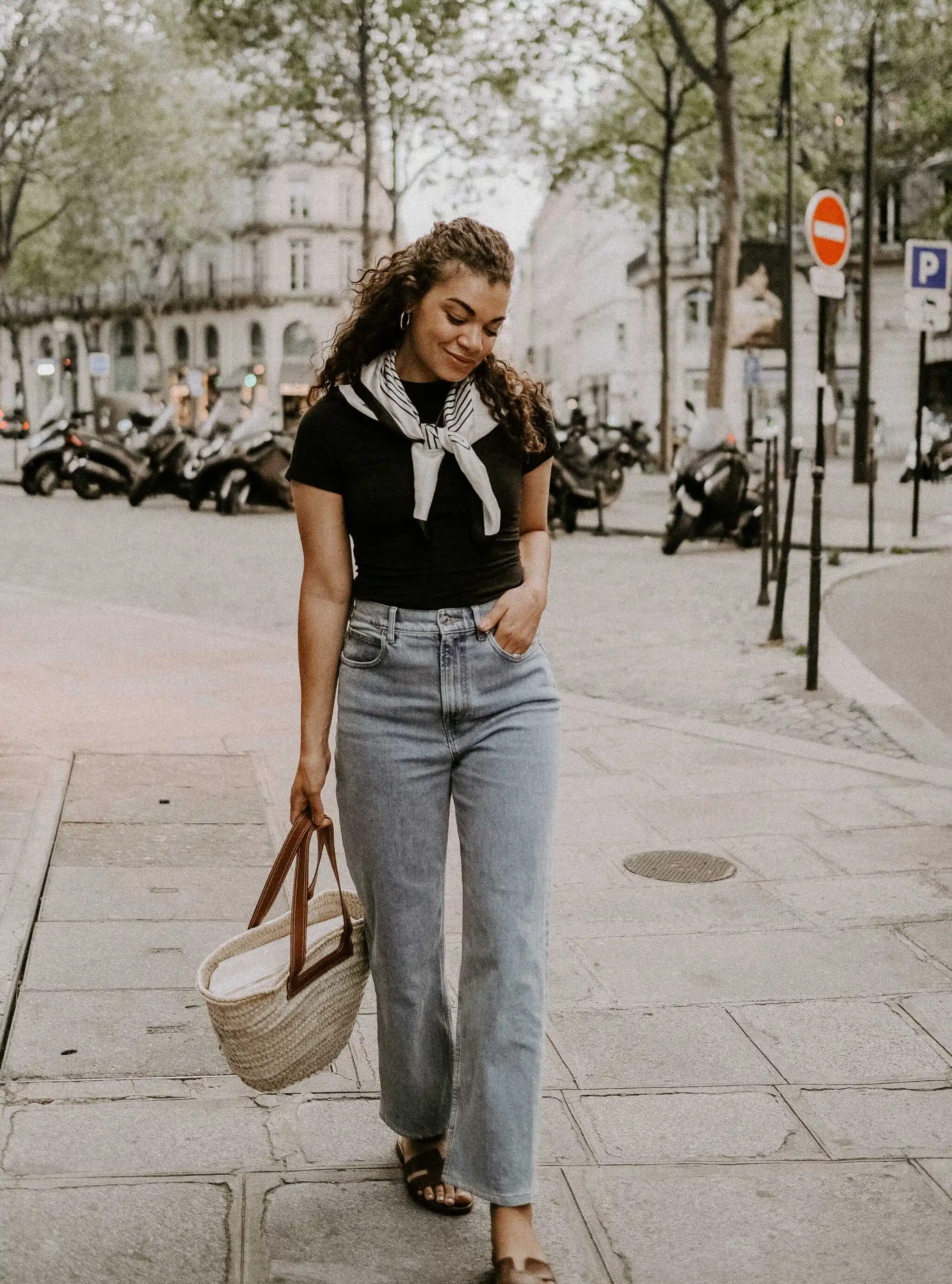 chic spring outfit in Paris