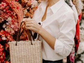 Spring is a wonderful season and here are 5 ways to enjoy spring the most this year! #springphotography #flowermarket #flowers #silkscarf #strawbag
