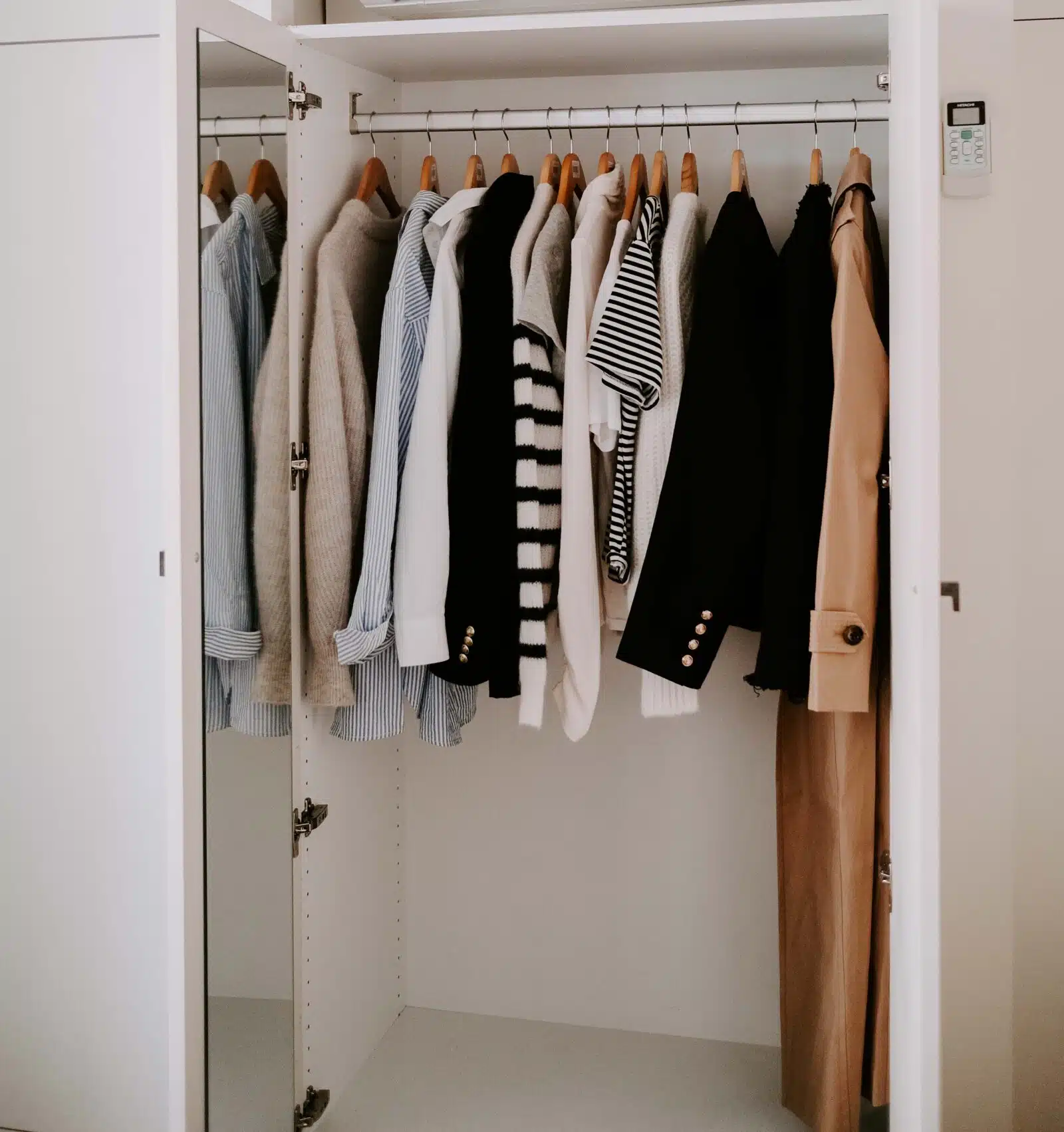 minimalist, French capsule wardrobe