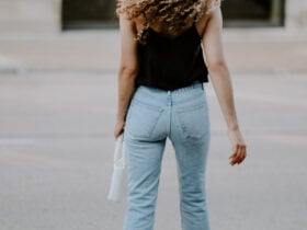 straight leg jeans outfit and a pearl bag