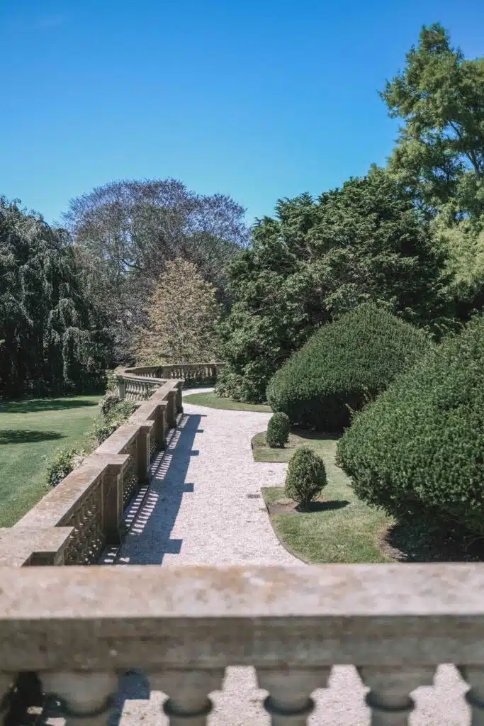 pea gravel garden newport mansion