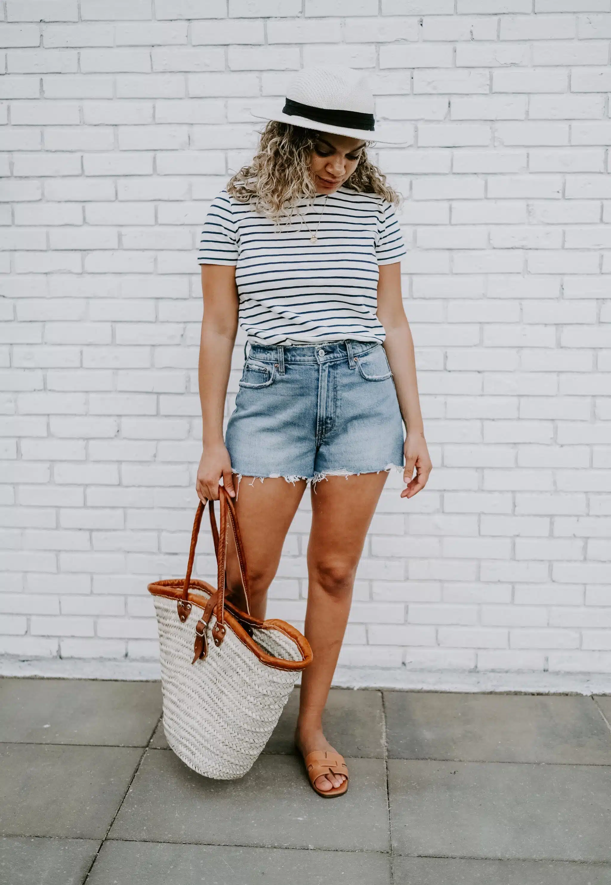 denim shorts summer outfit